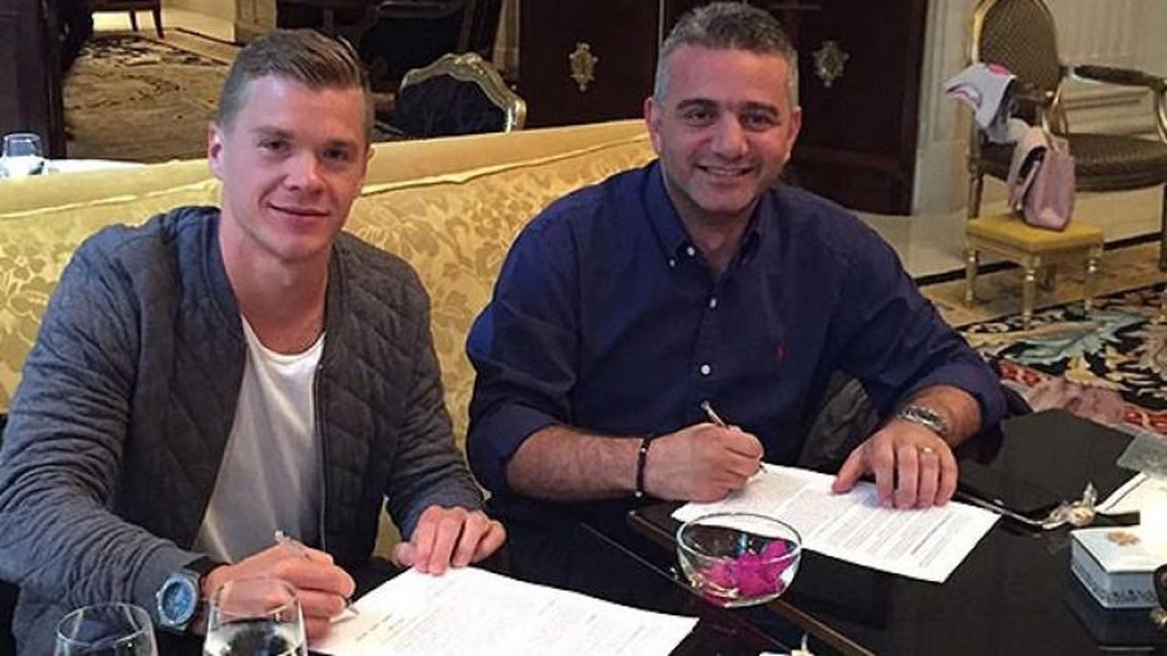 Samuel Holmen yeni takımıyla imzaladı