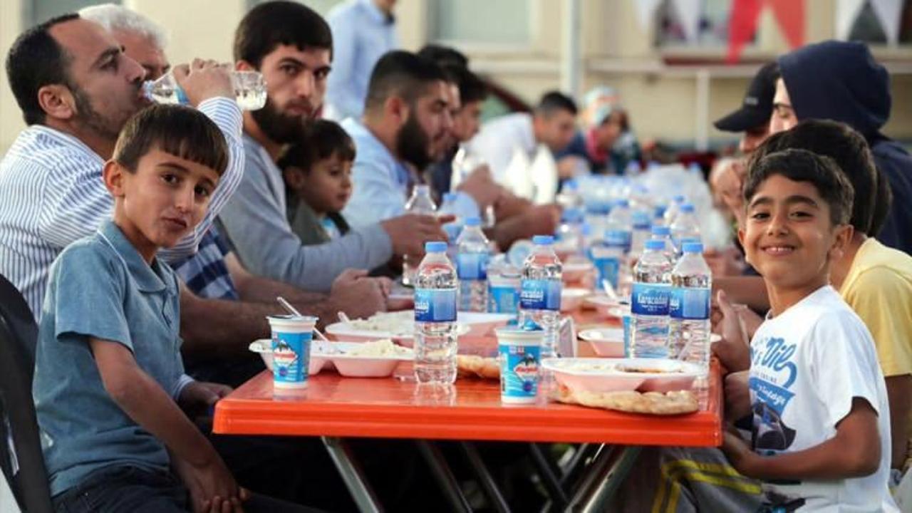 İHH'nın "iftar tırı"yla Elazığ'da 2 bin kişiye iftar