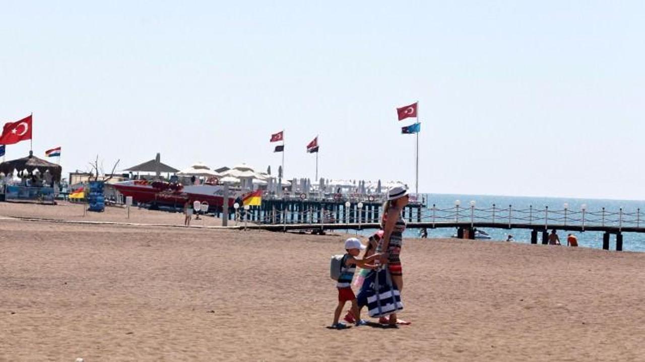 Antalya'da sahiller birkaç turiste kaldı