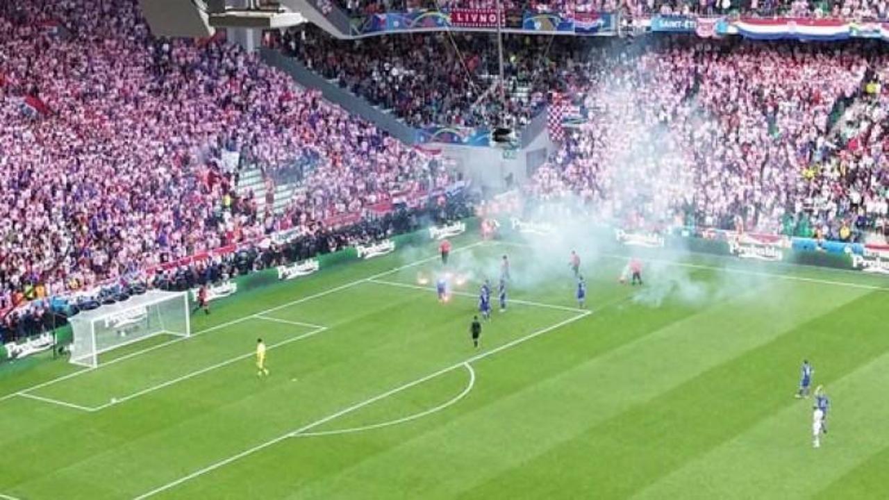 &Ccedil;ek Cumhuriyeti-Hırvatistan ma&ccedil;ında rezalet!