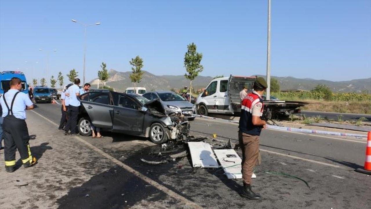 Denizli'de trafik kazası: 2 ölü, 1 yaralı