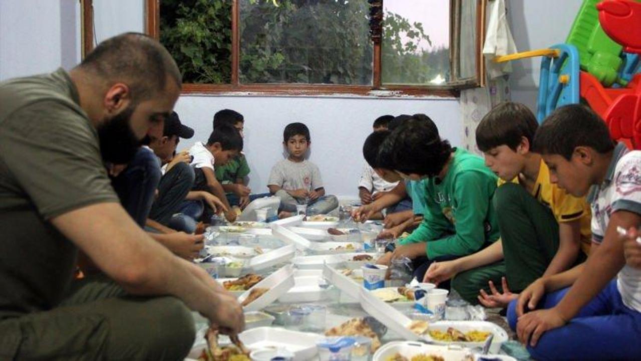 Hatay'da Suriyeli yetimler için iftar