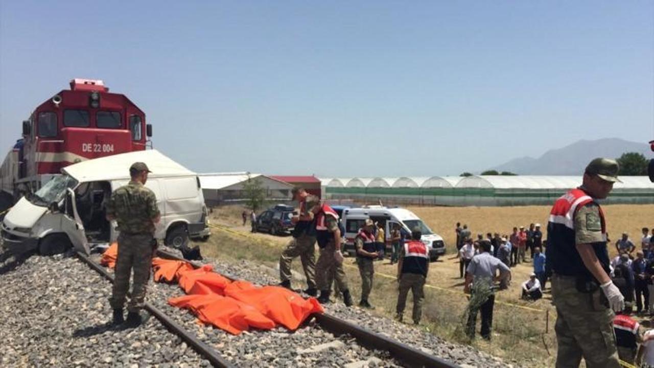Elazığ'da hemzemin geçitte kaza: 7 ölü, 2 yaralı