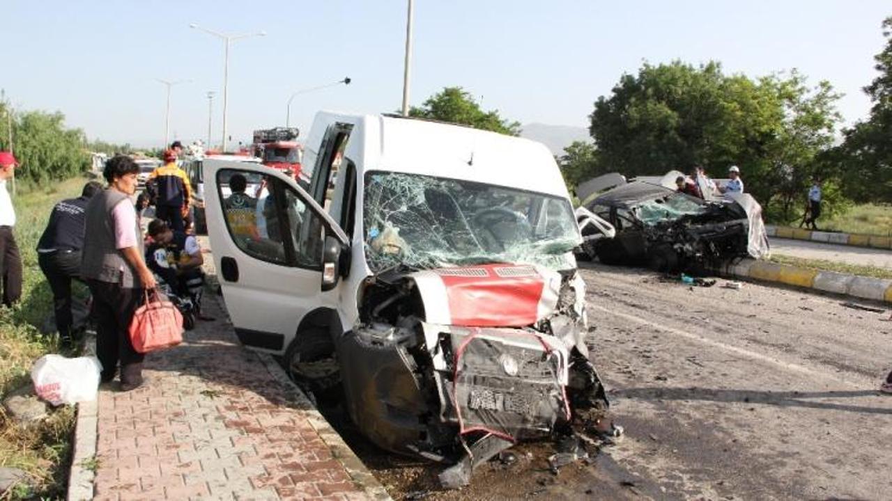 Erzincan'da korkunç kaza: 26 yaralı