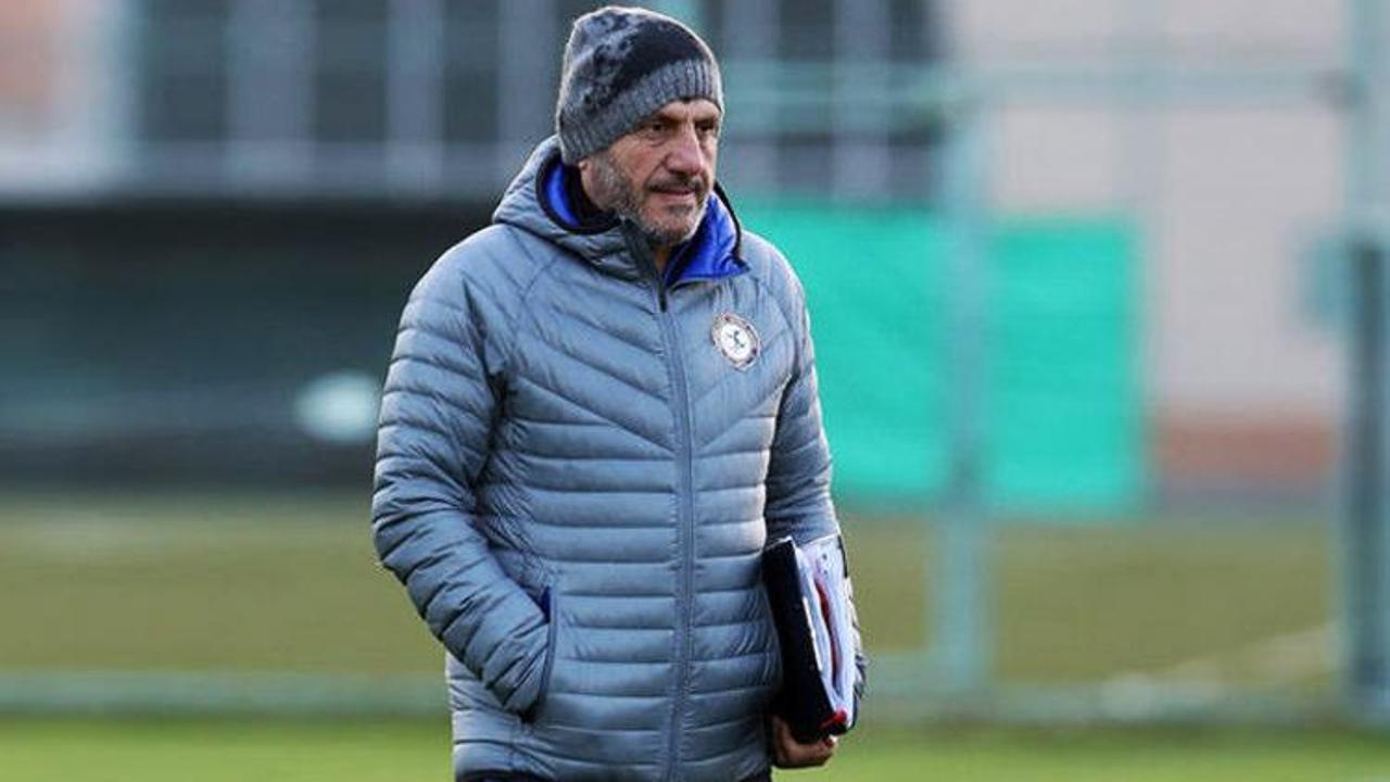 Mustafa Reşit Akçay'dan şok karar!