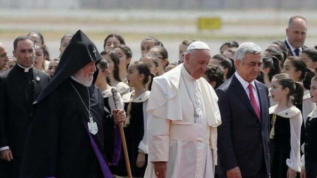 Papa Ermenistan'da ağız değiştirdi