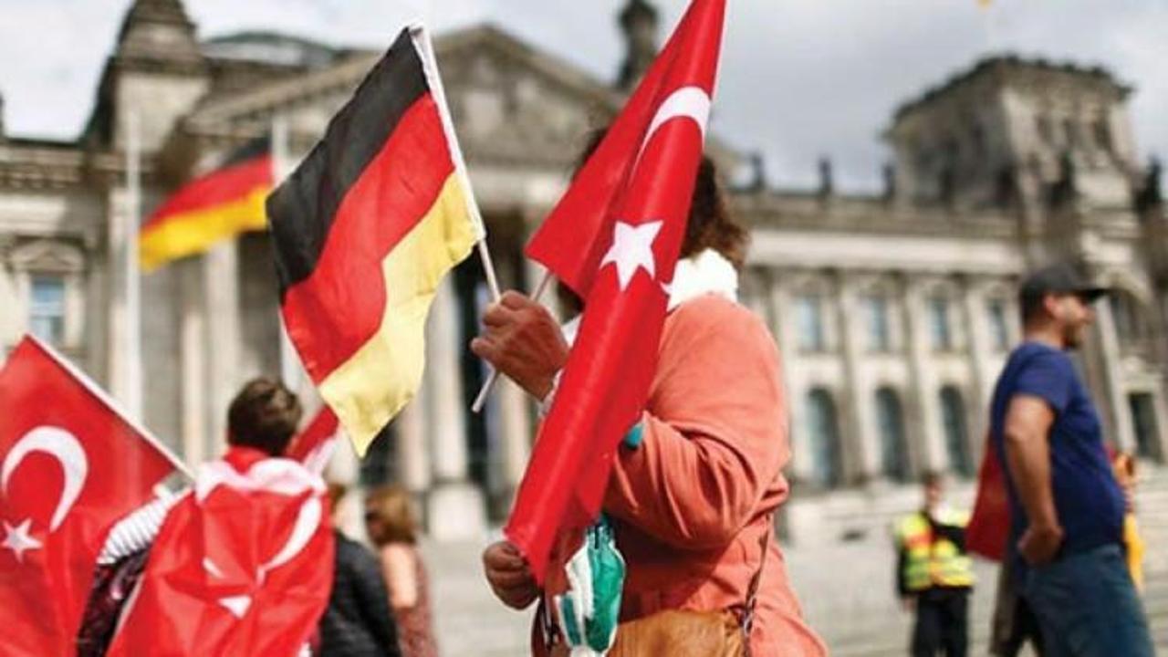Türkler Almanya'da parti kuruyor