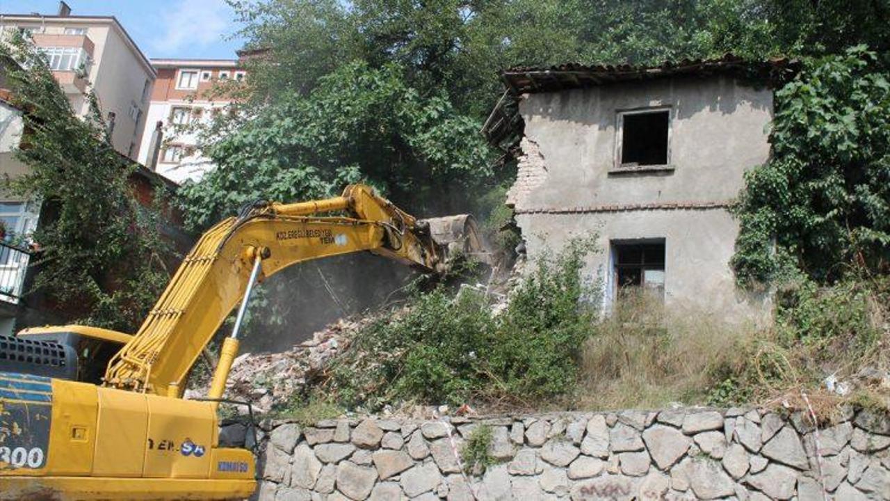 Ereğli'de metruk binalar yıkılıyor