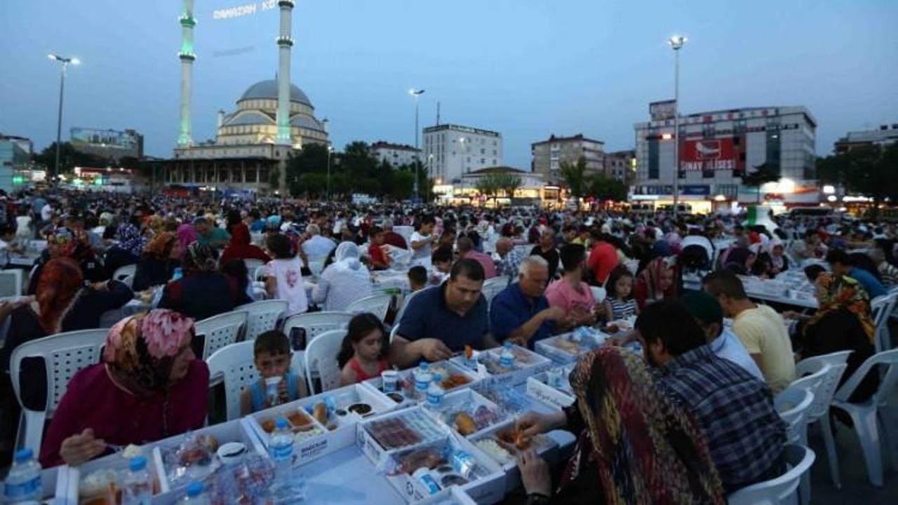 7 bin kişi iftar sofrasında buluştu