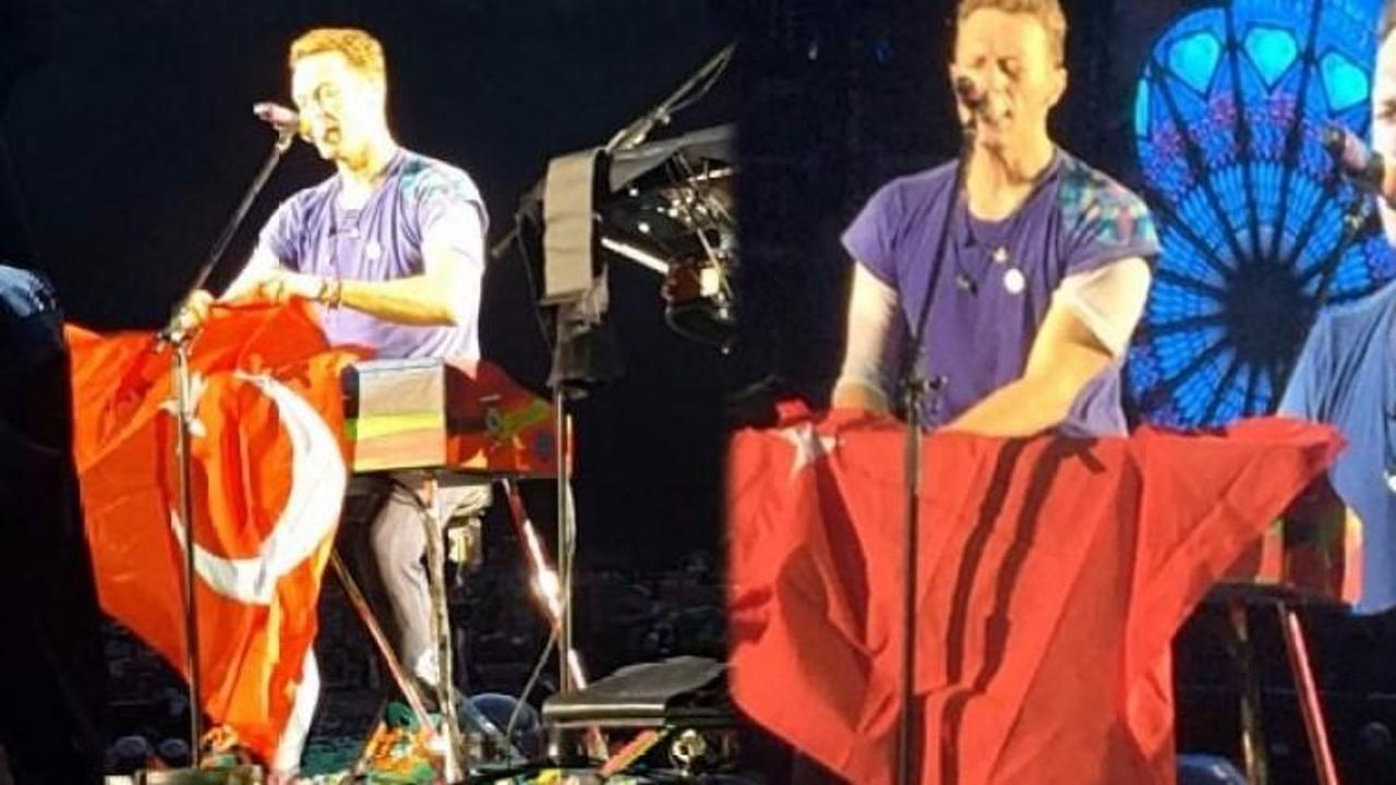 Coldplay konserinde Türk bayrağı açtı!