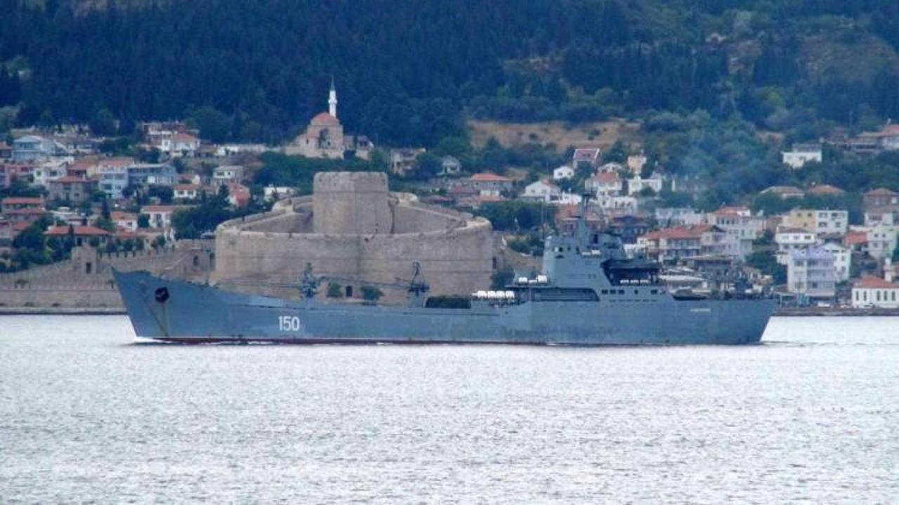 Rus gemisi Saratov Boğaz'dan geçti