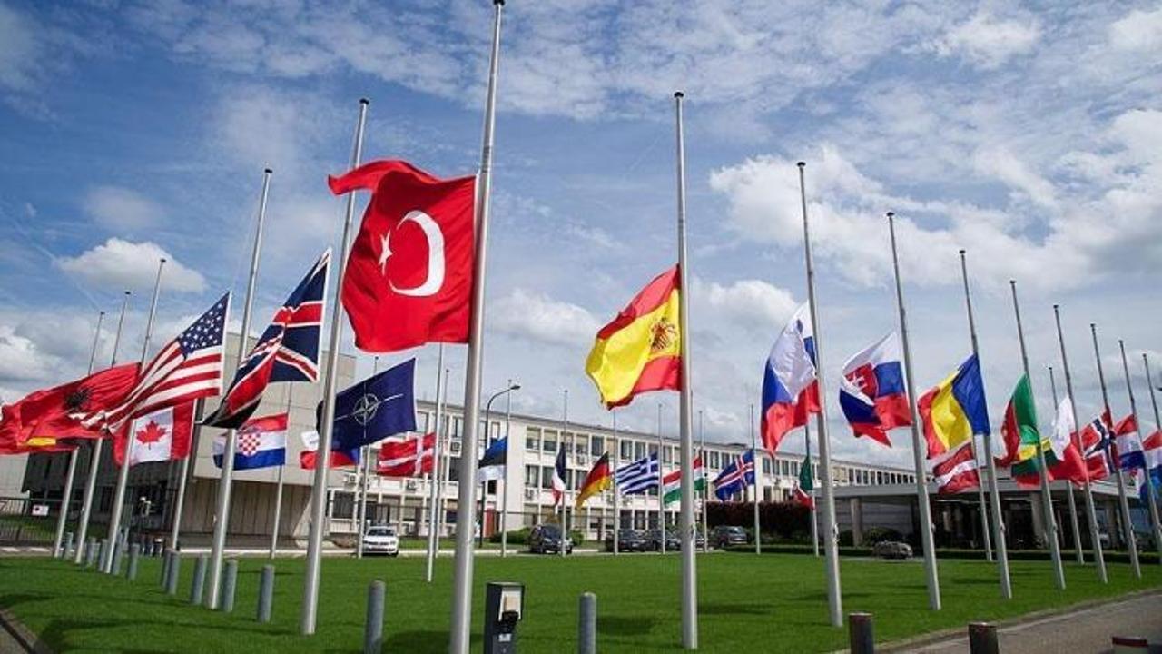 NATO'da bayraklar yarıya indi!