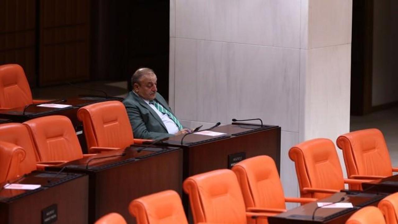 Oktay Vural Meclis'te yalnız kaldı