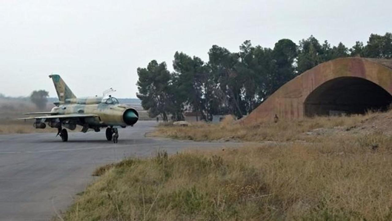 Suriye'de savaş uçağı düştü! Pilot esir alındı