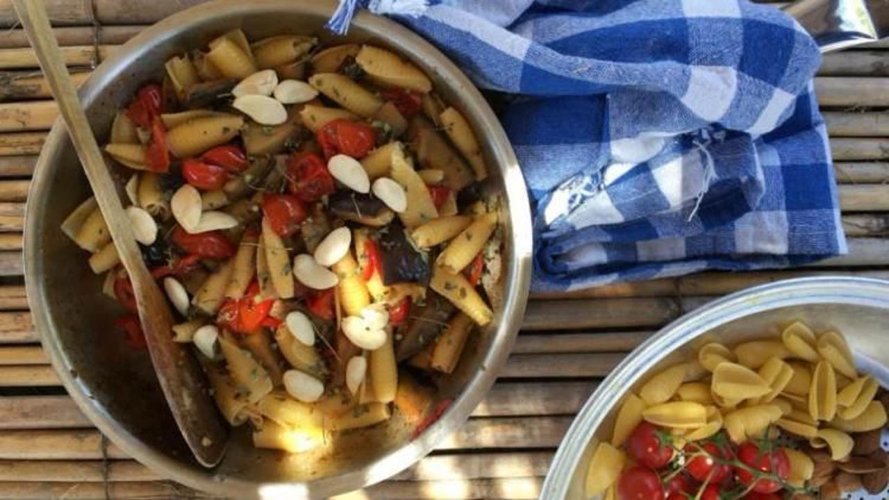 Datça Usulü Patlıcanlı Makarna tarifi