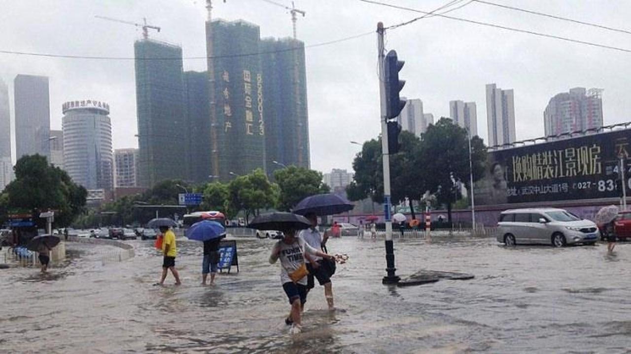 Şiddetli yağışlar can aldı: 140 ölü