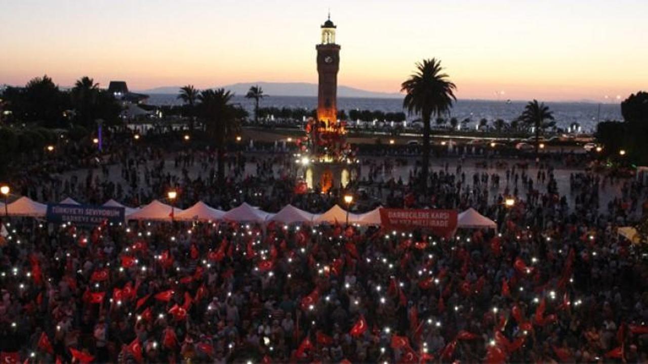 İzmir darbeye karşı tek y&uuml;rek oldu