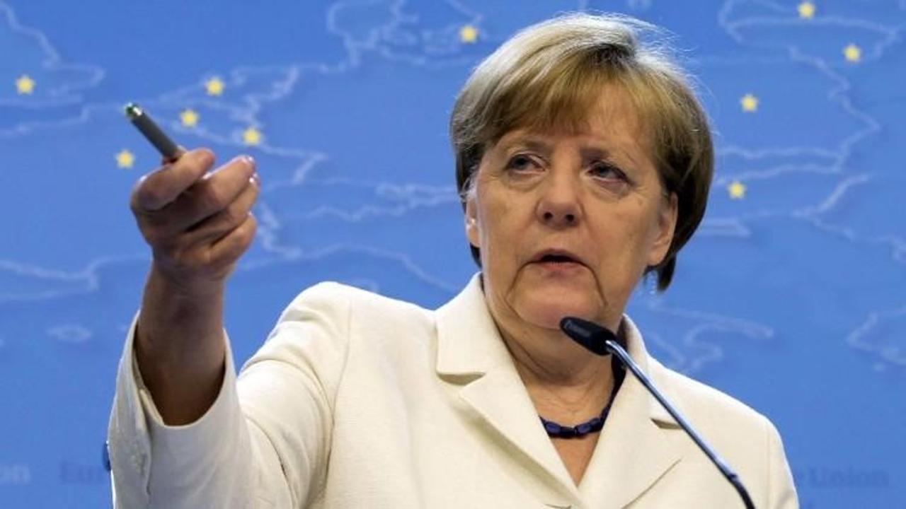 Merkel resmen itiraf etti!