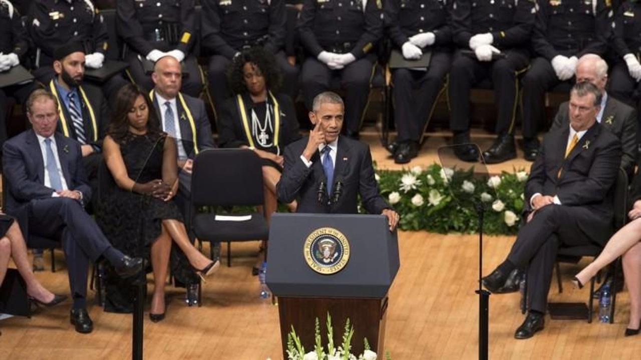 Obama polisler için gözyaşı döktü