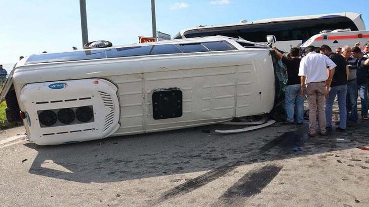 Tur otobüsü devrildi: 6 ölü, 19 yaralı