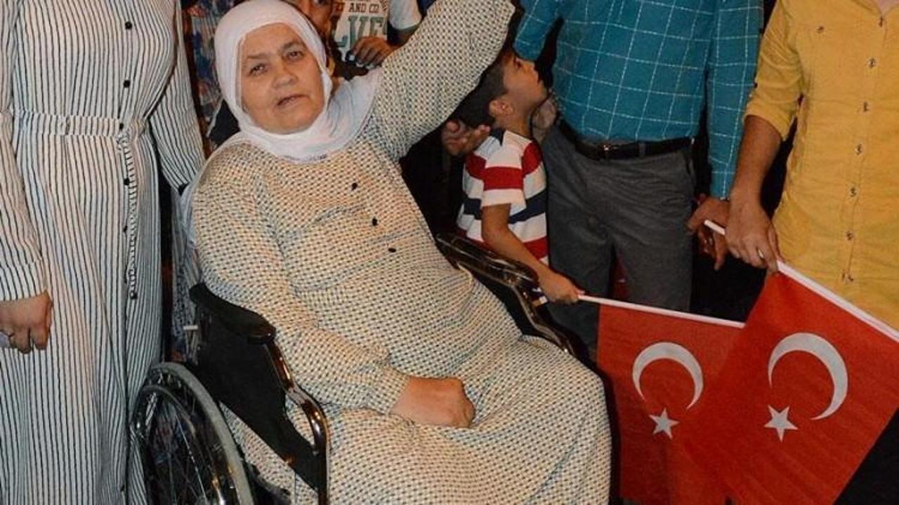 67 yaşındaki felçli kadın demokrasi nöbeti tuttu