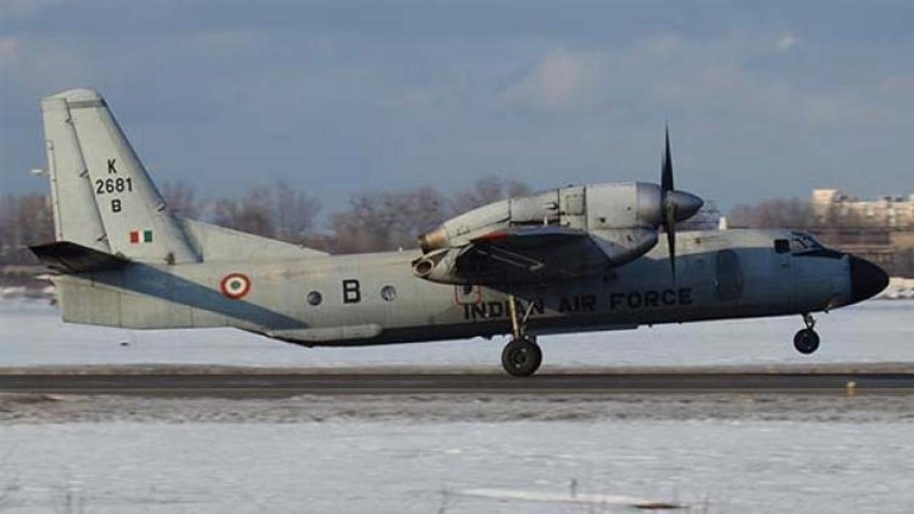 Askeri uçak Bengal Körfezi'nde kayboldu