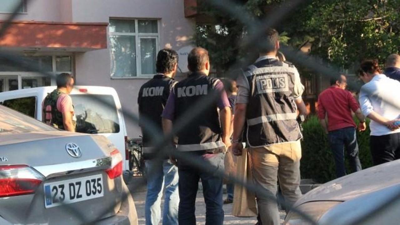 Elazığ ve Erzincan'da 42 asker gözaltında