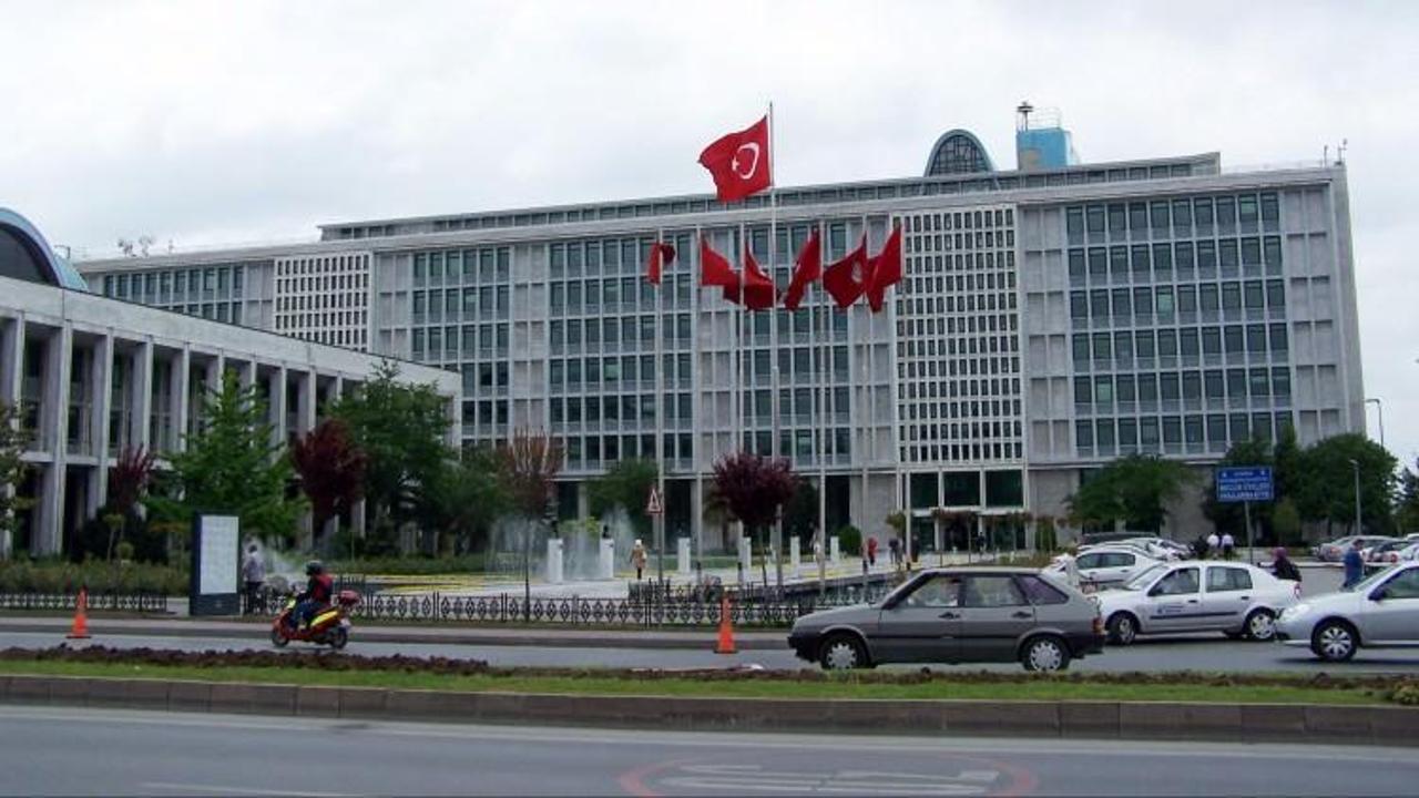 İBB darbe işbirlikçisinin işine son verdi!