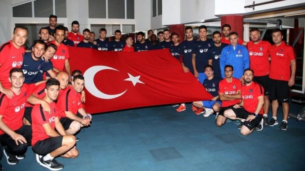 Trabzon'dan Türk bayraklı mesaj