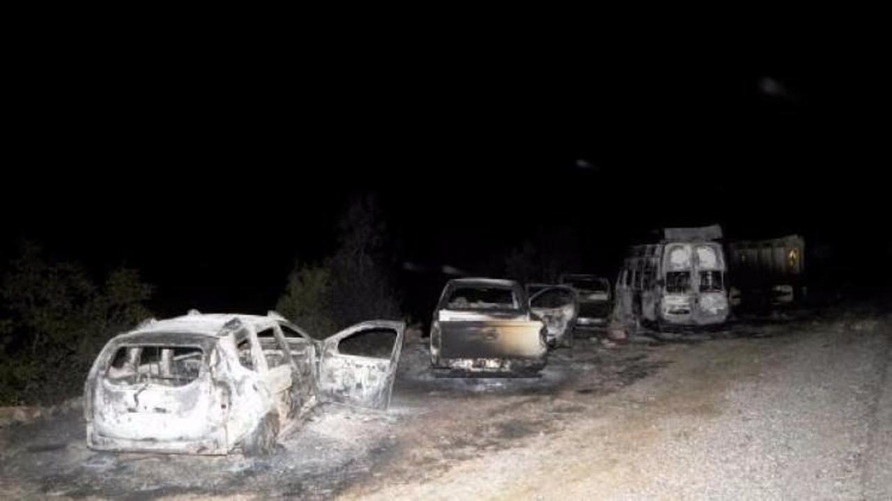 Tunceli'de yol kesen PKK'lılar araçları yaktı