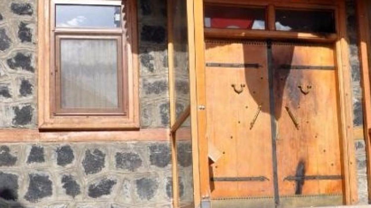 Terörist başı Gülen'in evi yakılmak istendi