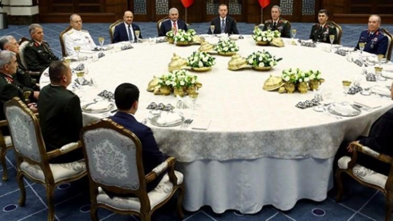 Erdoğan'dan YAŞ üyelerine Külliye'de yemek