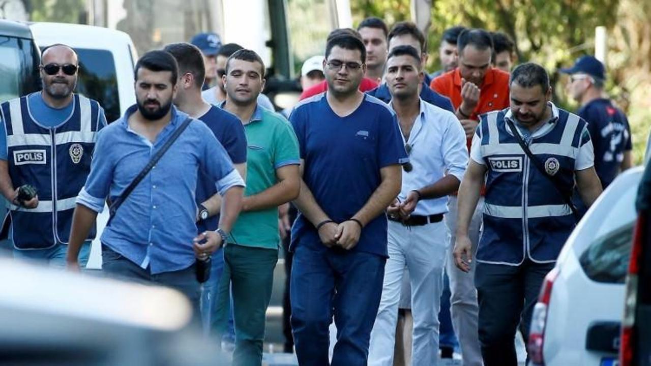 İzmir Foça'da 100 asker serbest bırakıldı!