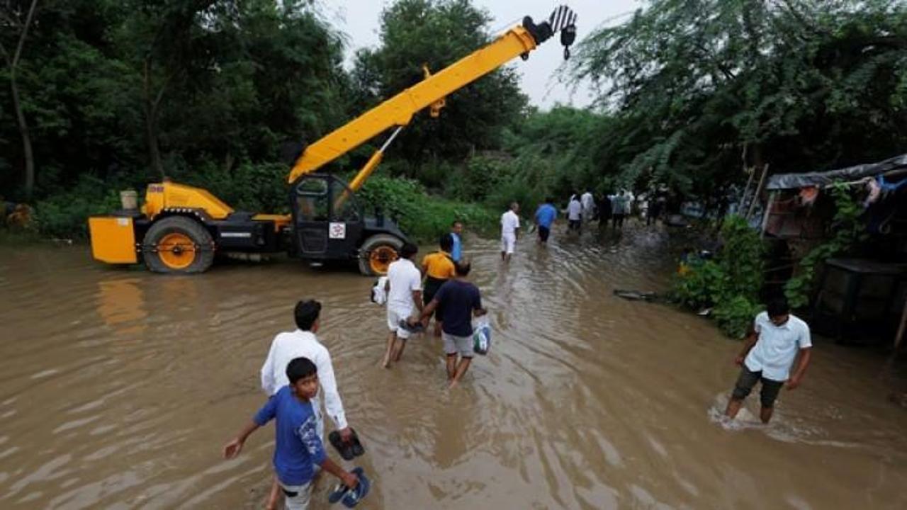 Muson yağmurları Hindistan'da 42 can aldı