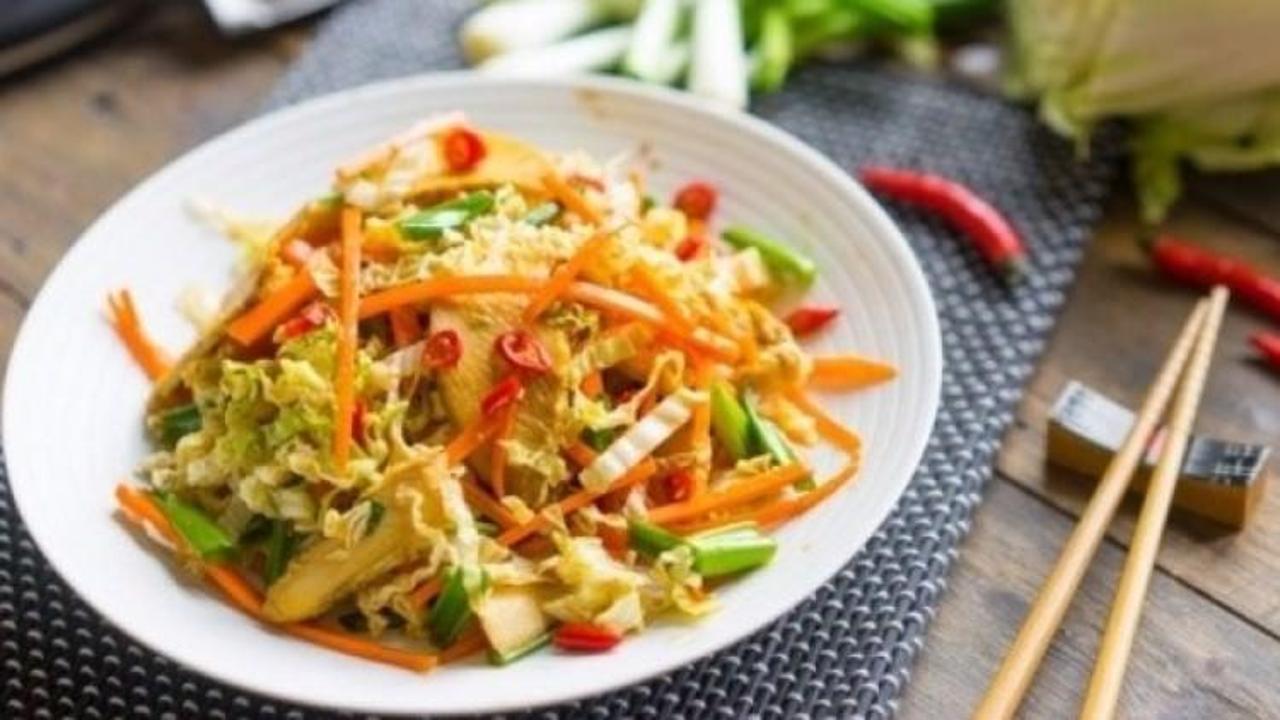 Tavuklu Çin lahana salatası tarifi