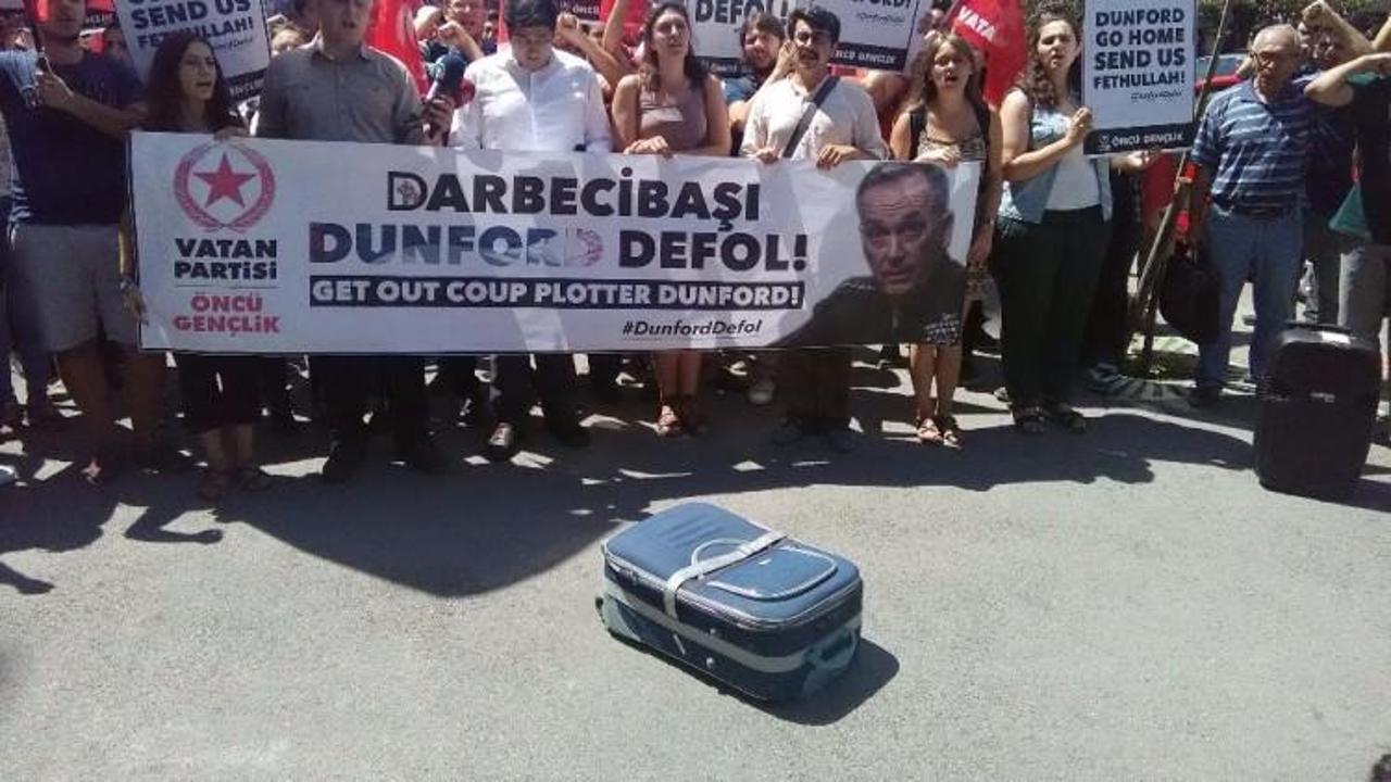 ABD Genelkurmay Başkanı&rsquo;na bavullu protesto
