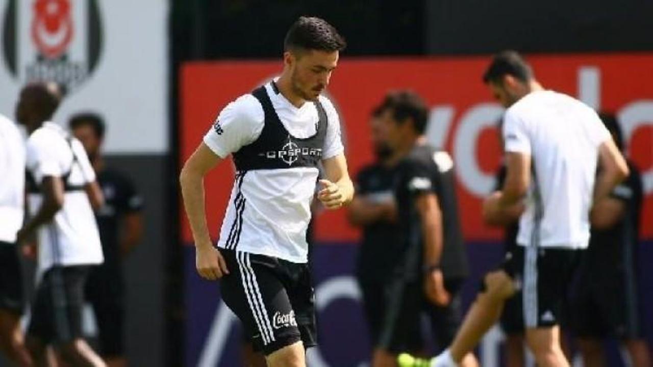 Beşiktaş'ta yeni transfer ilk antrenmanına &ccedil;ıktı
