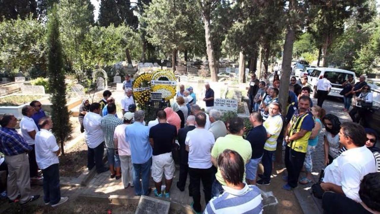 F.Bah&ccedil;e unutmadı! Kabri başında Kur'an okundu