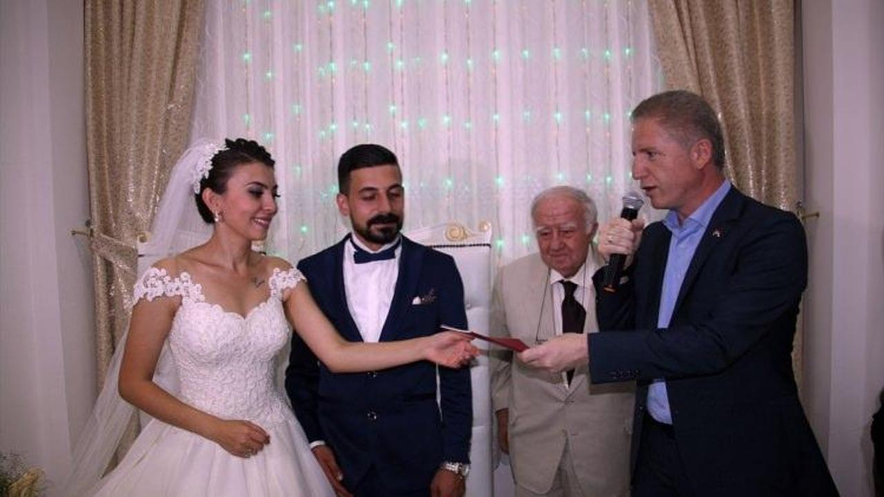 Sivas Valisi Gül, nikah şahitliği yaptı