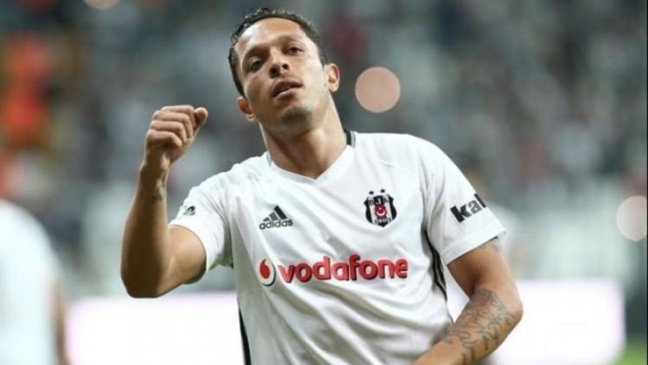 Adriano'dan Beşiktaş'a iyi haber