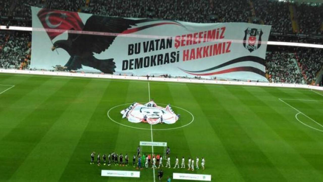 Beşiktaş taraftarından dev pankart