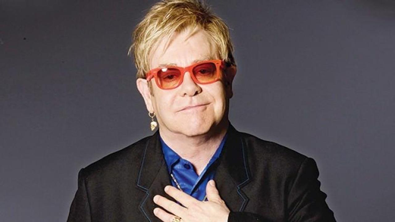 Elton John’dan darbe mesajı