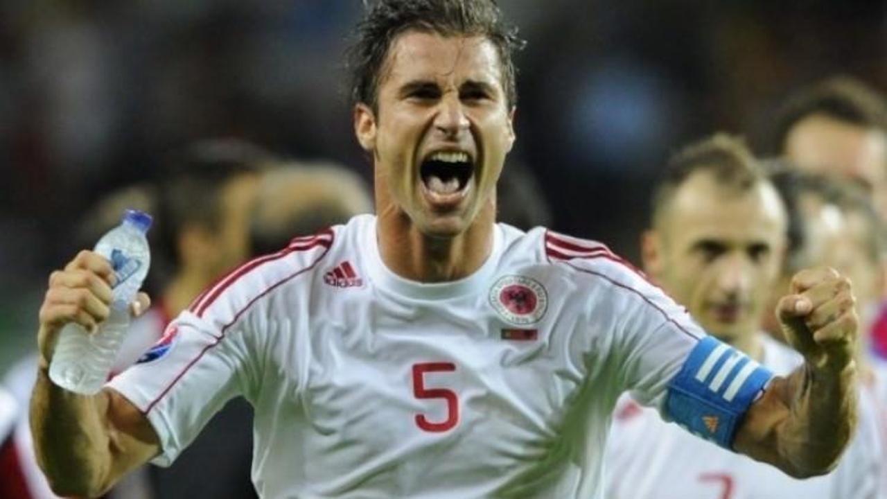 Lorik Cana'dan s&uuml;rpriz karar!
