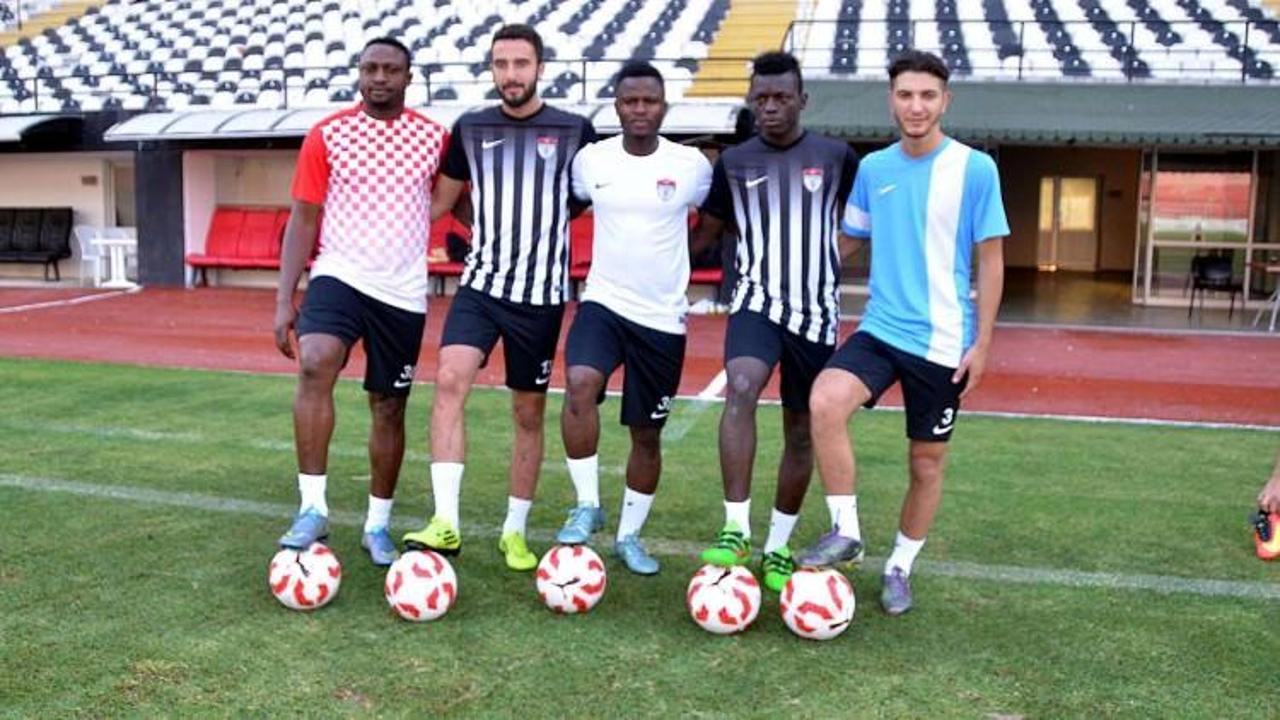 Manisaspor, 5 futbolcuyla sözleşme imzaladı
