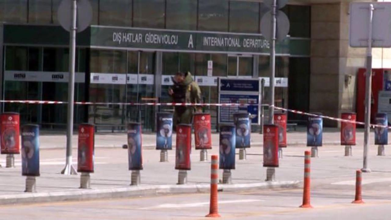 Esenboğa Havalimanı’nda şüpheli çanta paniği