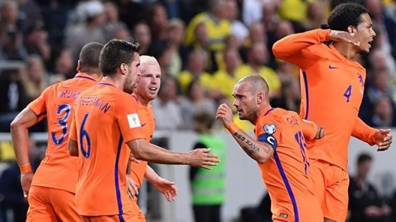 Hollanda'yı Sneijder kurtardı!