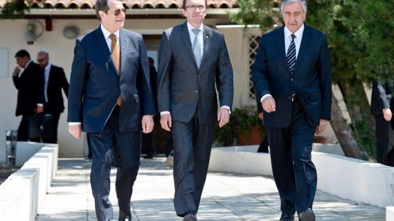 Kıbrıs'ta liderler yeniden masaya dönüyor