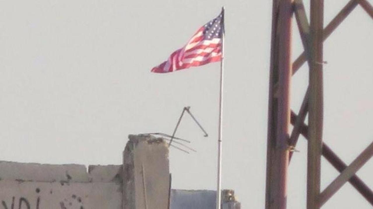 Halk rahatsız! ABD bayrağı hala orada...