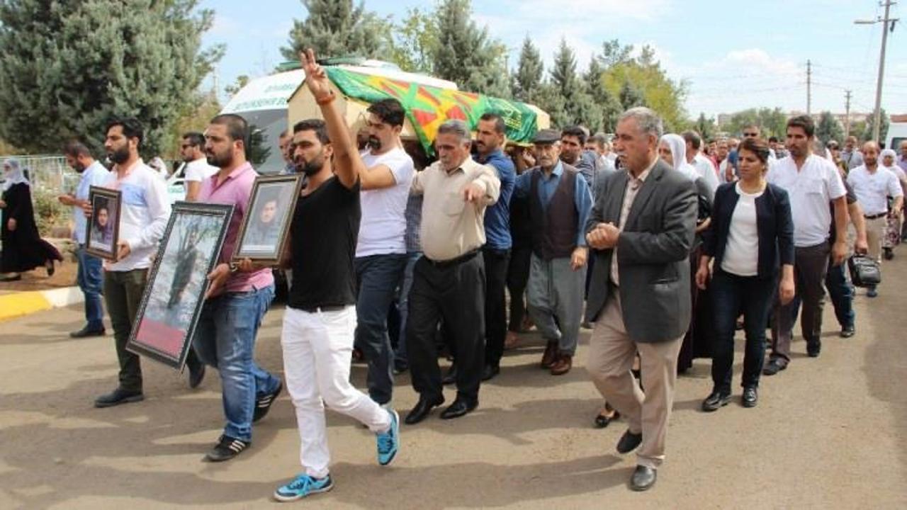 HDP'li vekiller yine terörist cenazesinde!