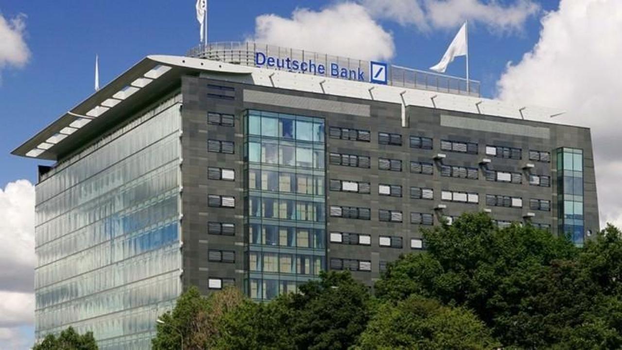 Deutsch Bank’ın hisselerinde tarihi düşüş